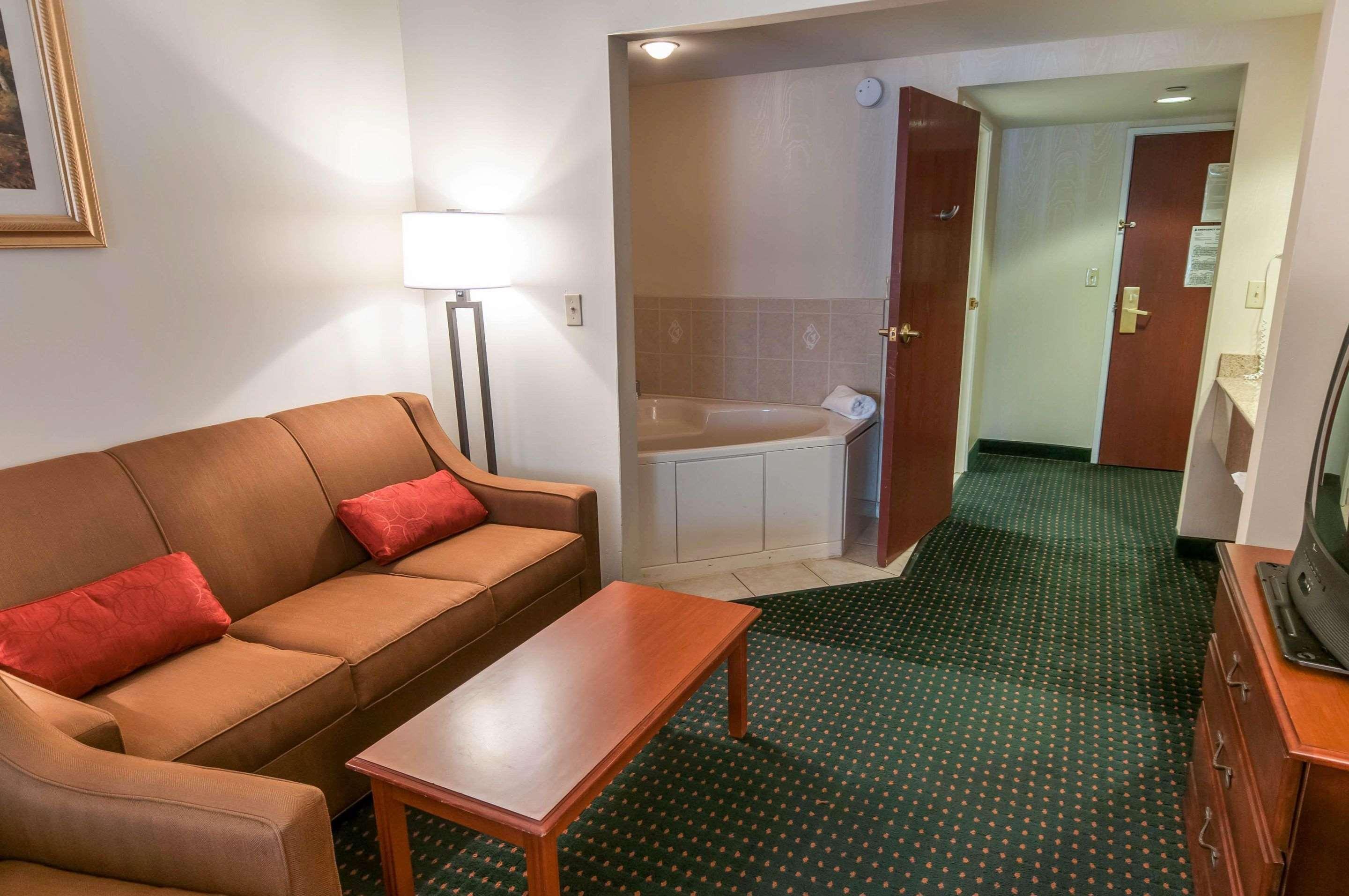 Comfort Inn & Suites Mount Pocono Exteriör bild