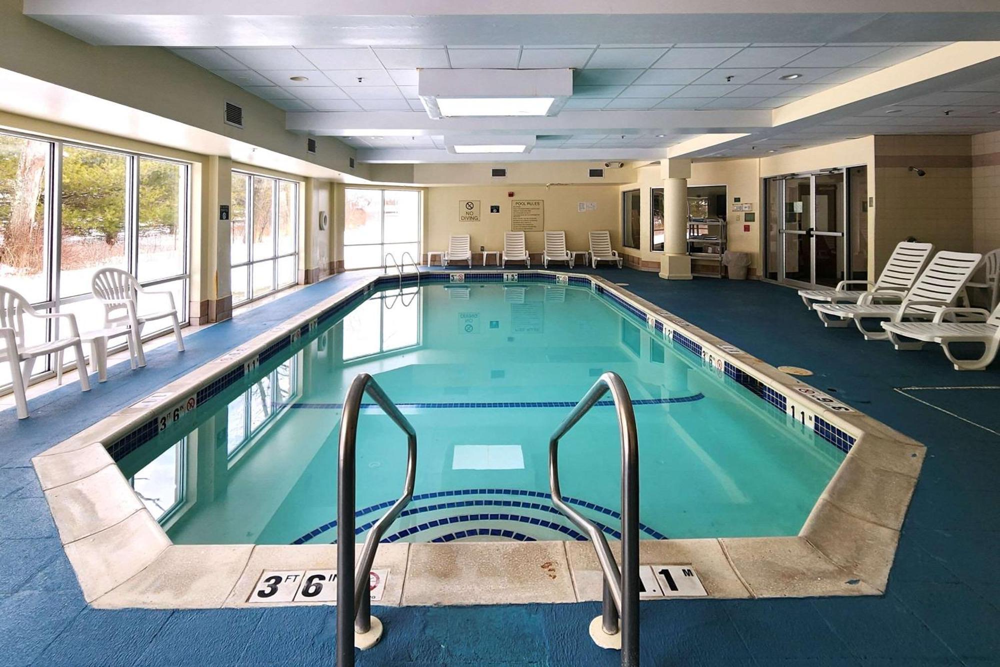 Comfort Inn & Suites Mount Pocono Exteriör bild