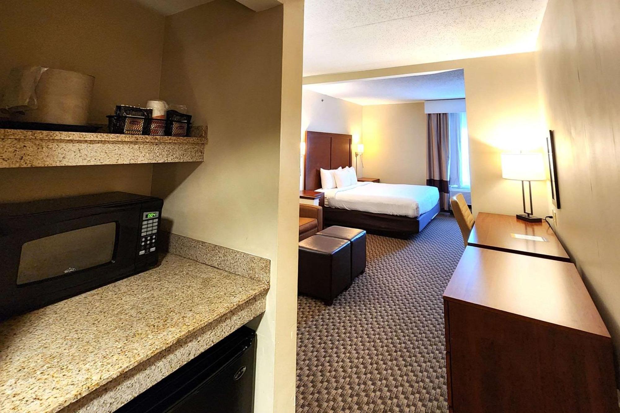 Comfort Inn & Suites Mount Pocono Exteriör bild