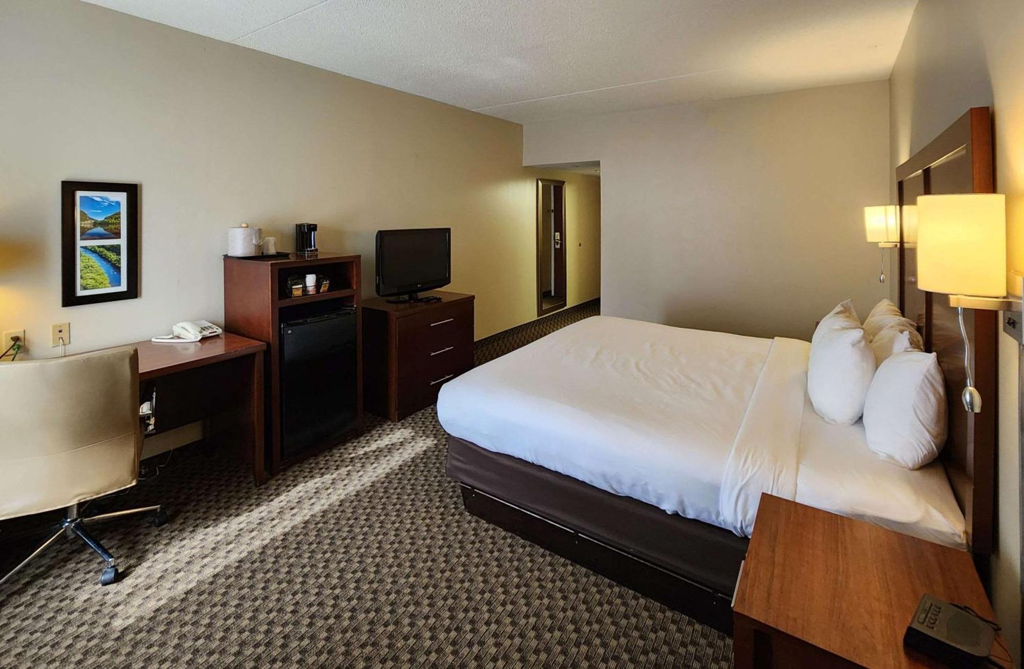 Comfort Inn & Suites Mount Pocono Exteriör bild