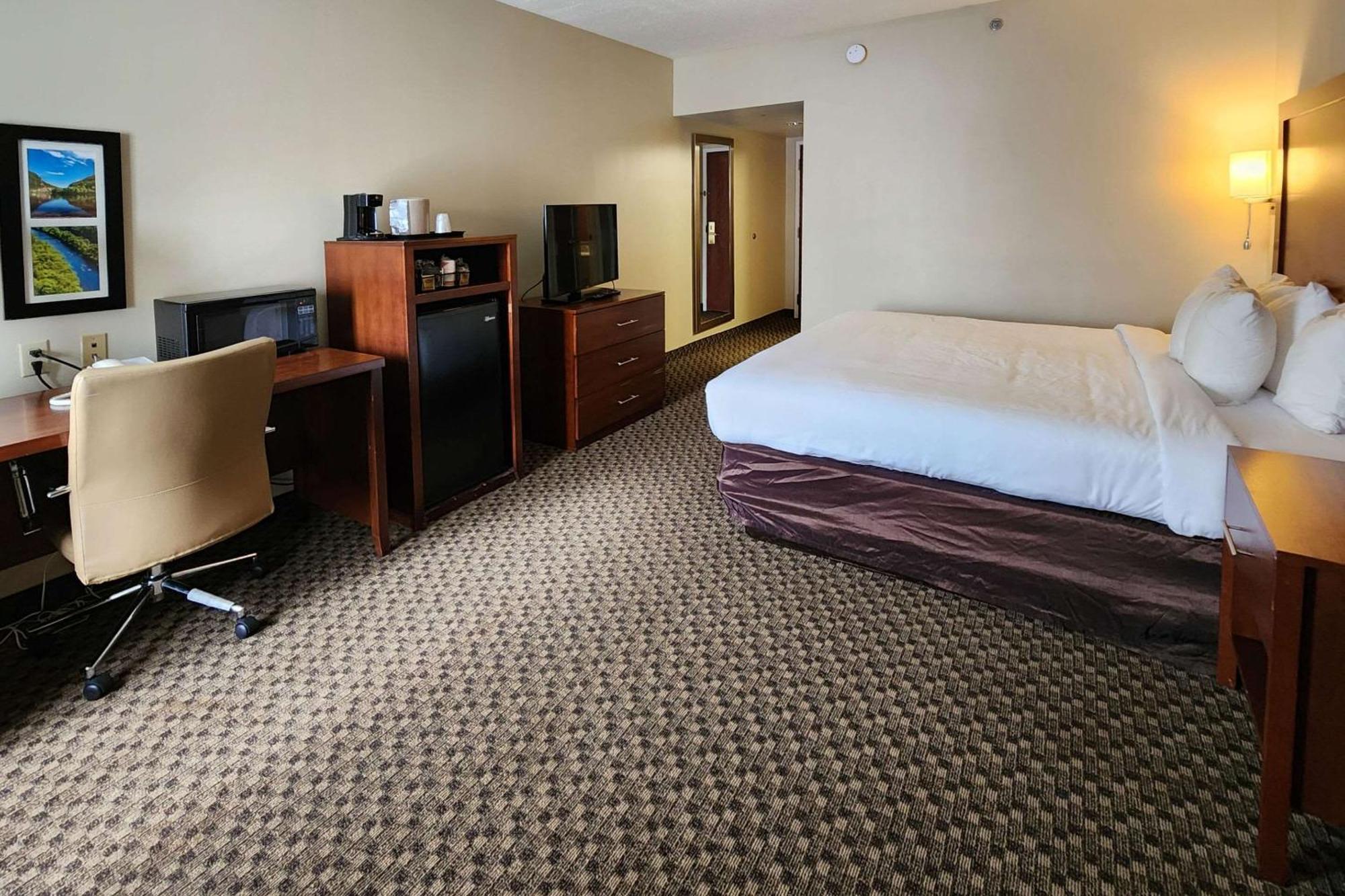 Comfort Inn & Suites Mount Pocono Exteriör bild